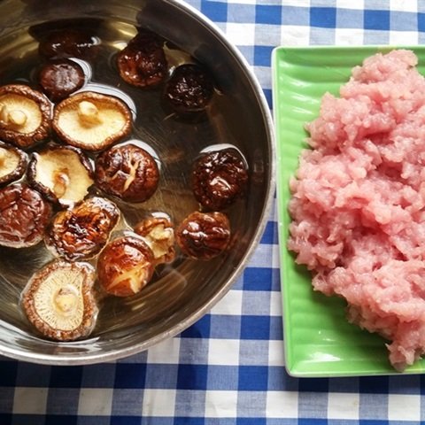 Cháo hạt sen thịt bằm