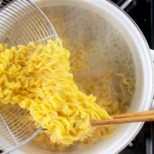 Mì trộn muối ớt