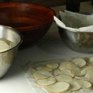 Snack khoai tây chiên giòn rụm